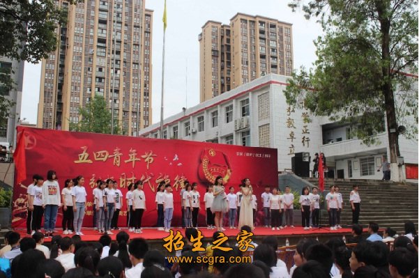 四川省南部县职业技术学校的收费标准_2018录取分数线