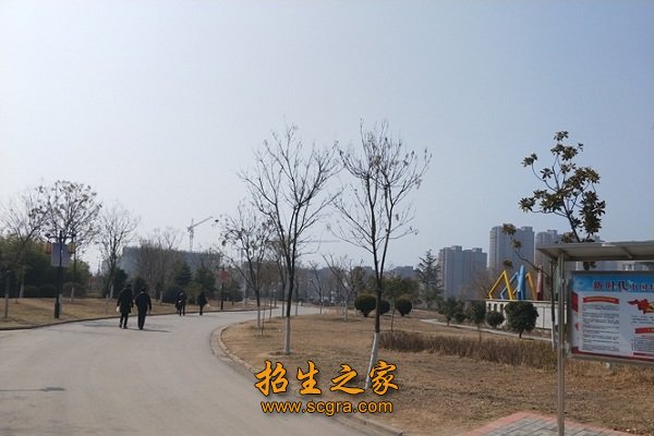 华东石油技师学院