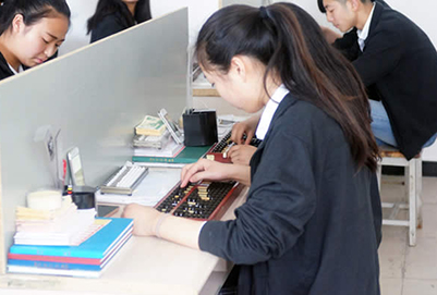 成都市华商理工学校银行会计专业