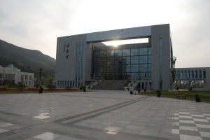 广元利州中专学校-学校大门