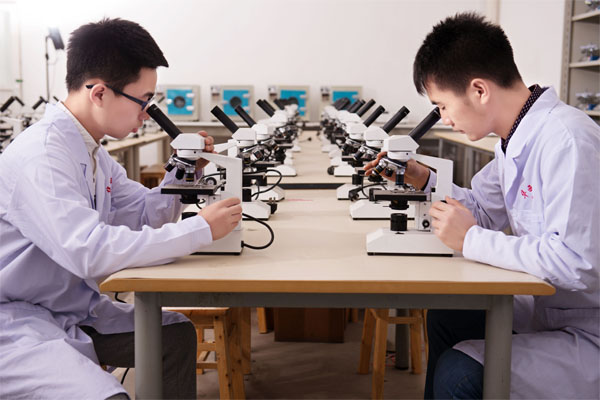 成都市华西卫校2025年招生简介