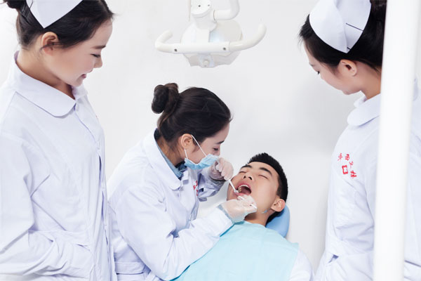 成都市华西卫校2025年招生简介