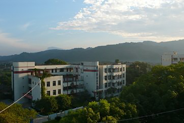 解夹江县云吟职业高级中学