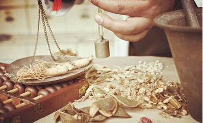 2025年中医学参加工作后一个月工资能有多少钱