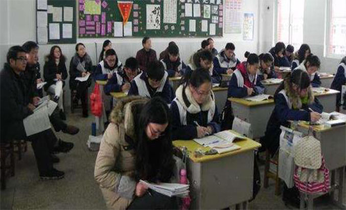 2025年中小学教育参加工作后一个月工资能有多少