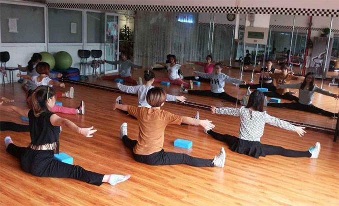 2025年艺术培训参加工作后一个月工资能有多少钱