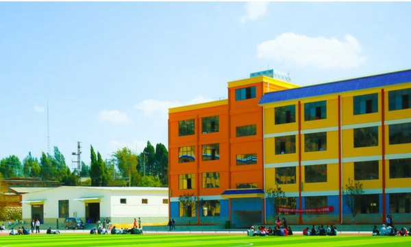 云南昆明工业学校运动场