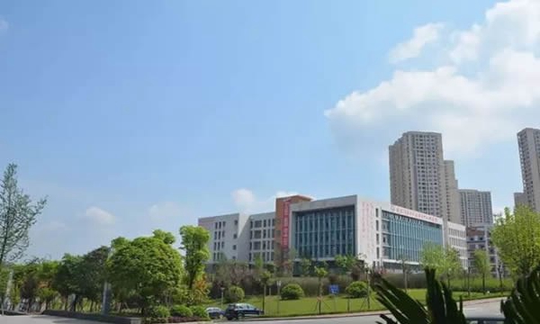 重庆市育才职业教育中心 学校外景