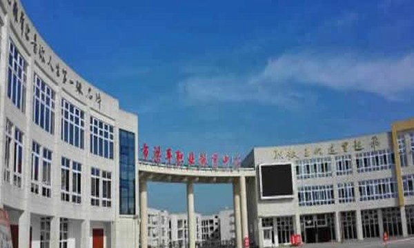 重庆梁平职业教育中心校园门口