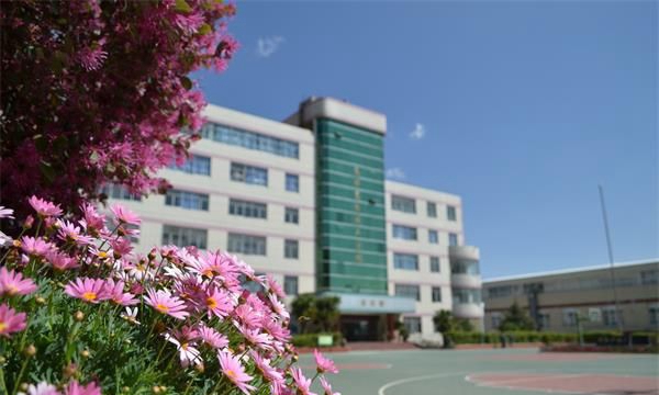 昆明高级技工学校校园之春