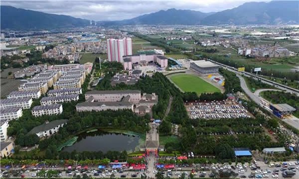 云南省玉溪工业财贸学校学校全景