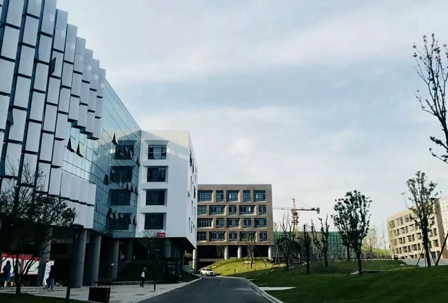 四川卫生康复职业学院优美的校园环境