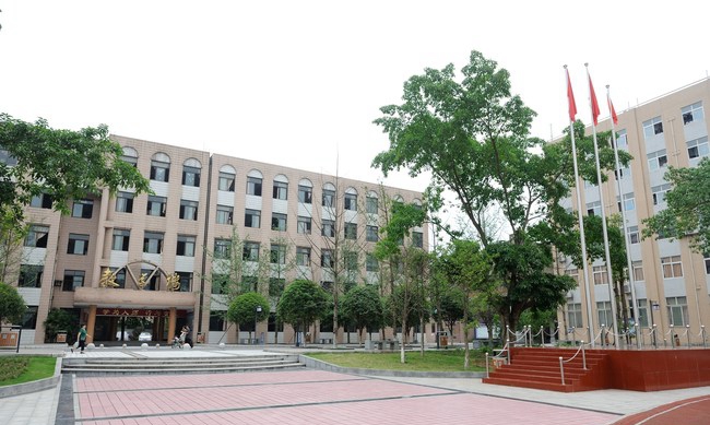四川省资阳师范学校教学区入口