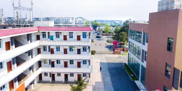 郫县友爱职业技术学校行政楼