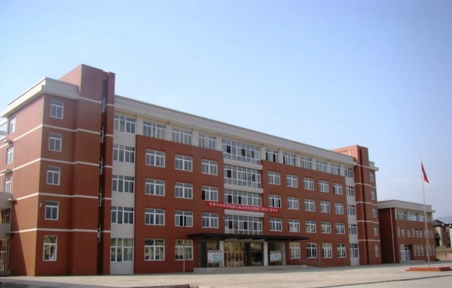 成都技师学院都江堰分院教学大楼