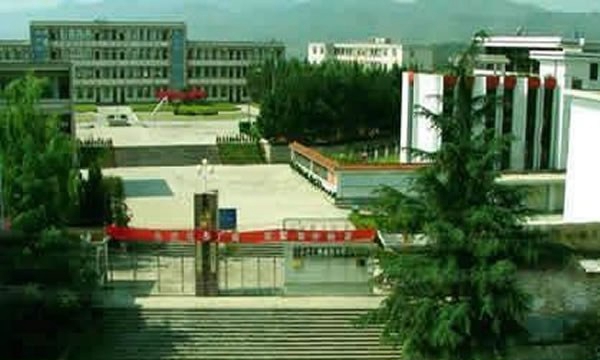 广南县民族职业高级中学校园