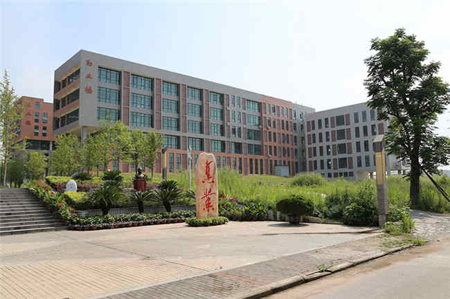 2025年重庆市荣昌区职业教育中心招生简章