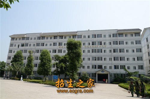 乐山市旅游学校开设了哪些专业，重点专业又是什么？