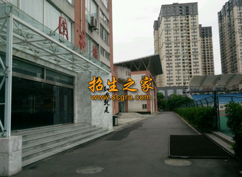 学校图书馆